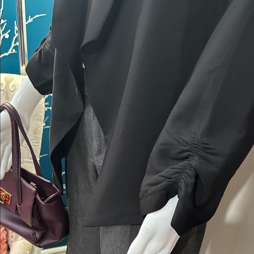 Chic Black Women's Blazer - Picture 9 of 16